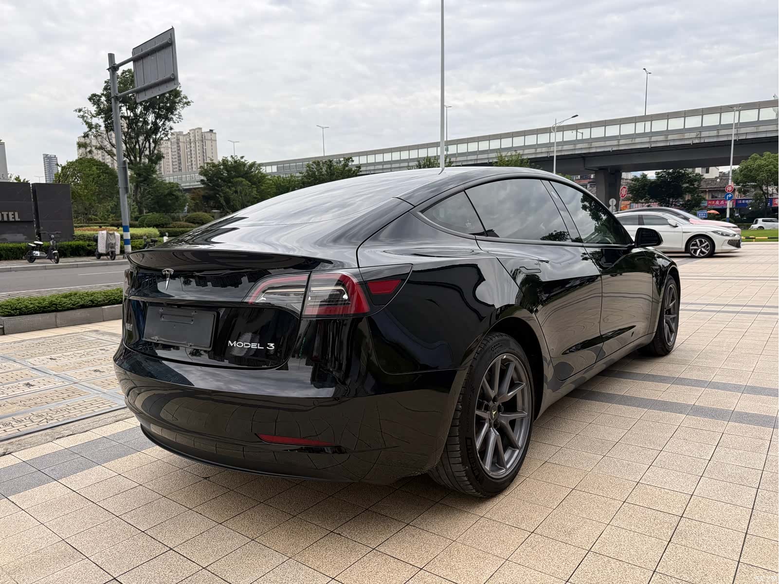Tesla Model 3, 2021 12