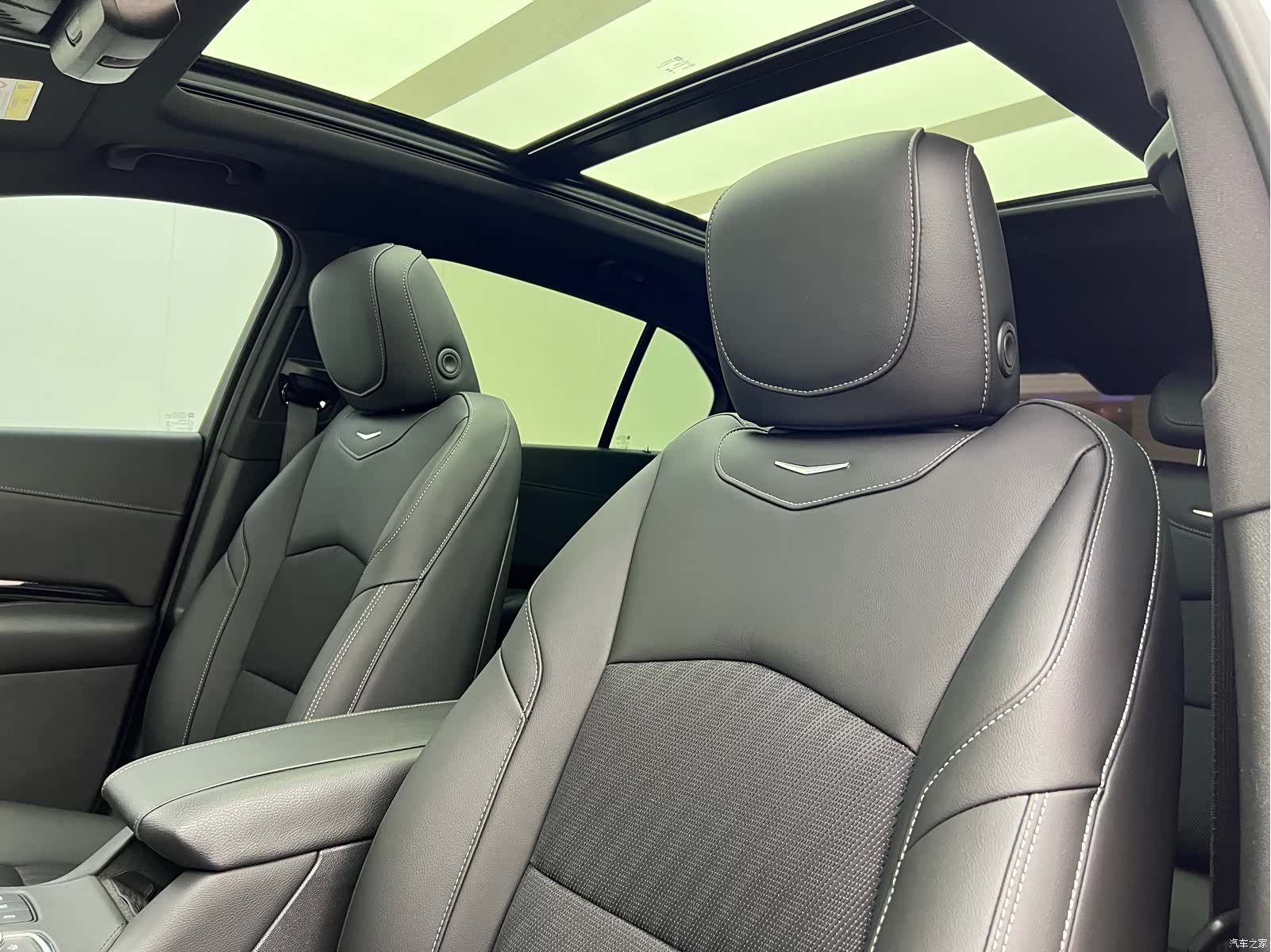 Cadillac XT4, 2025 12