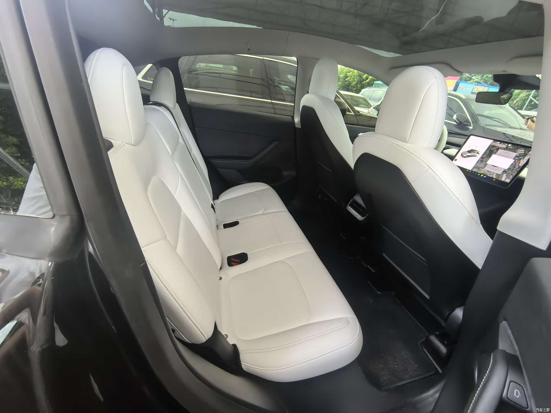 Tesla Model Y, 2022 16