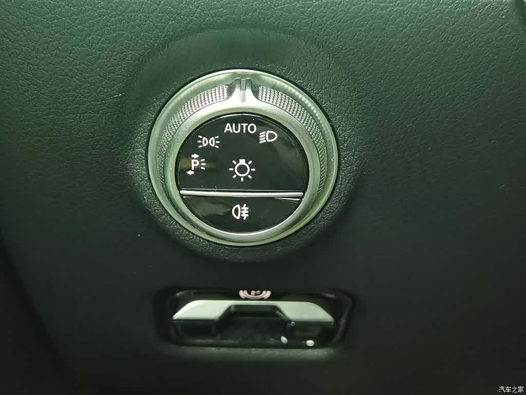 Mercedes-Benz C-Class, 2025 21