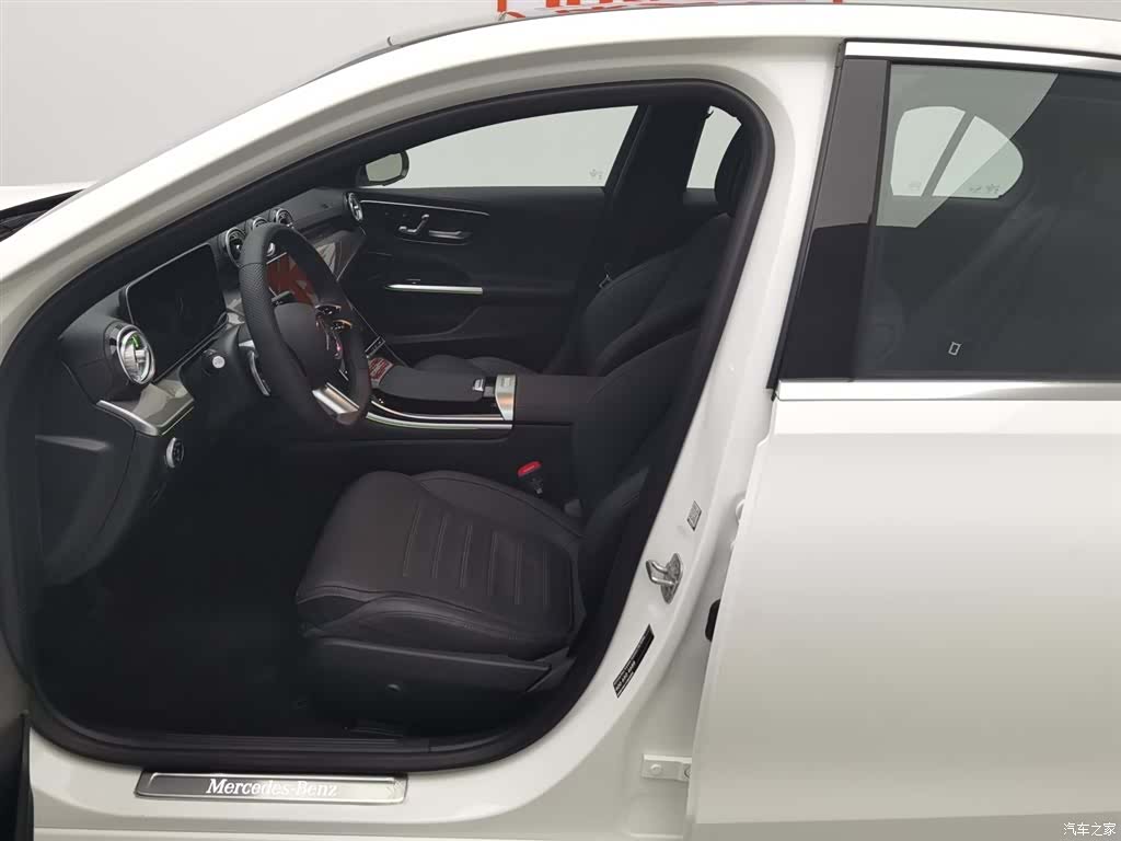 Mercedes-Benz C-Class, 2025 10