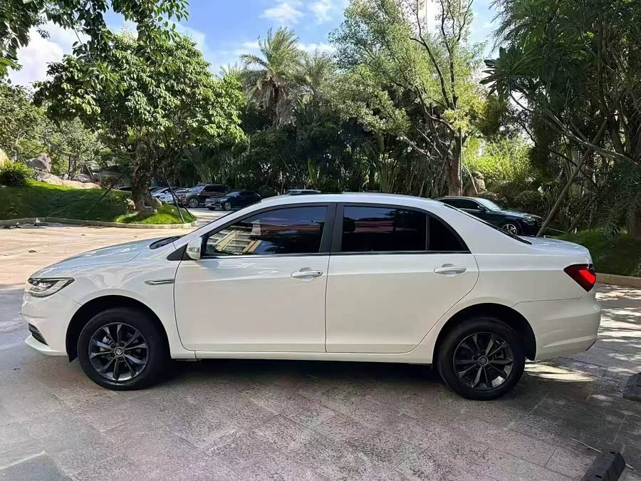 BYD Qin New Energy 2023, фото 3