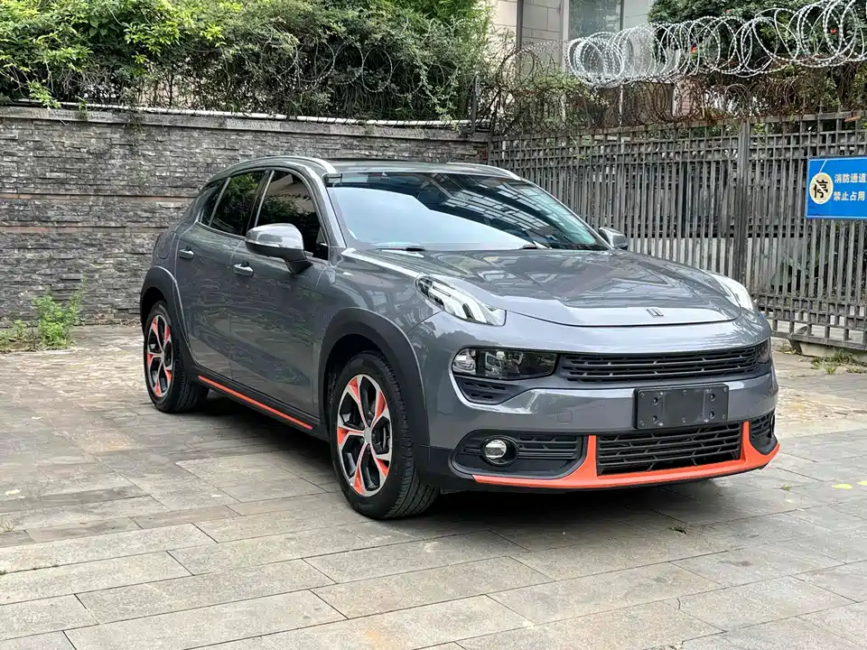 Lynk & Co 02