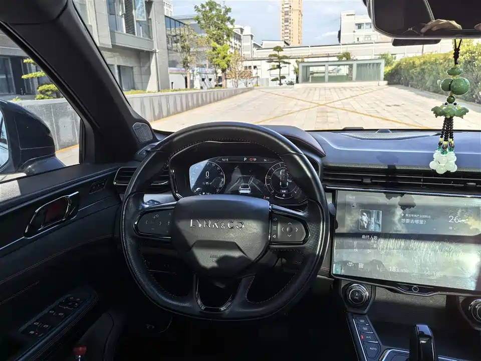 Lynk & Co 05