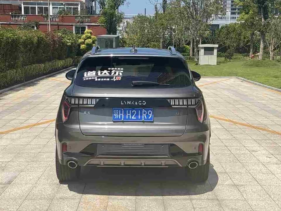Lynk & Co 01