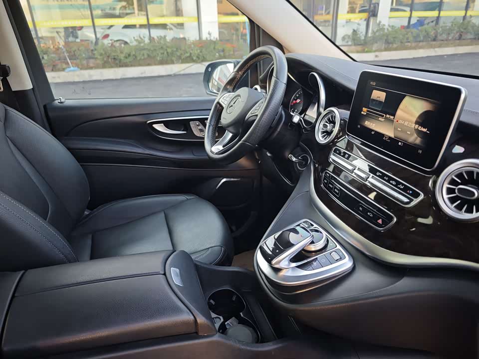 Mercedes-Benz V-class