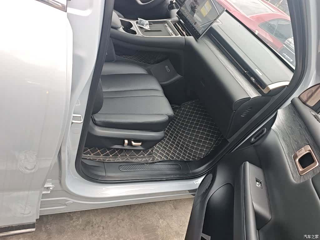 Wuling Starlight, 2026 11