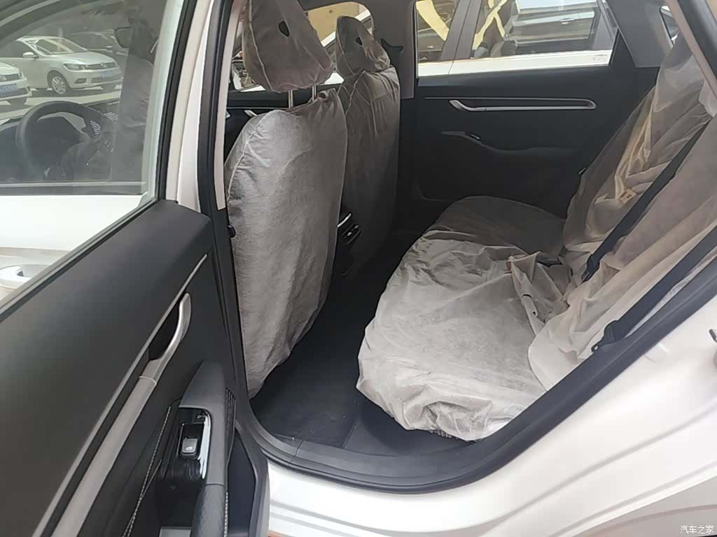 Geely Emgrand, 2026 17