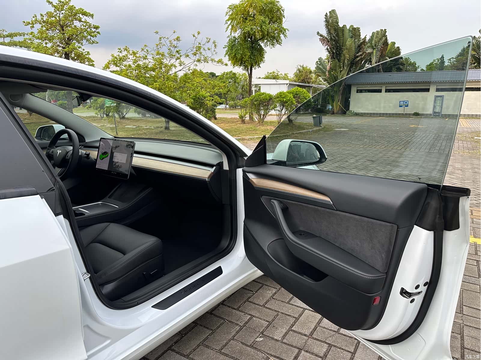 Tesla Model 3, 2021 12