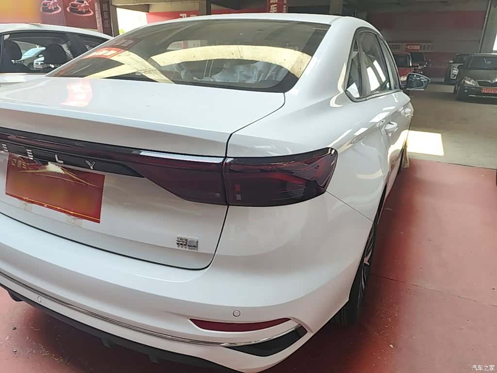 Geely Emgrand, 2026 8