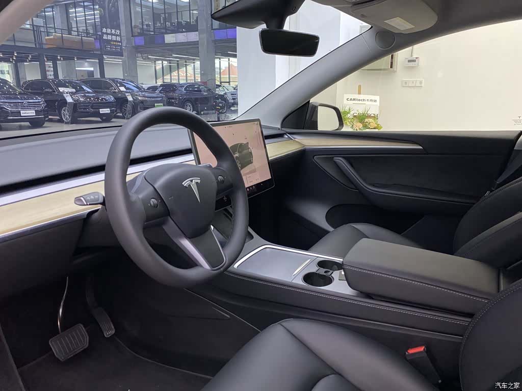Tesla Model Y, 2023 все фото