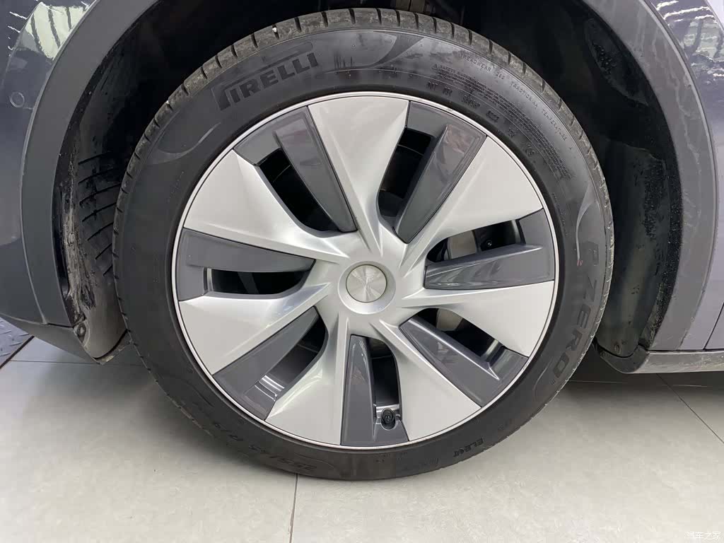 Tesla Model Y, 2023 13