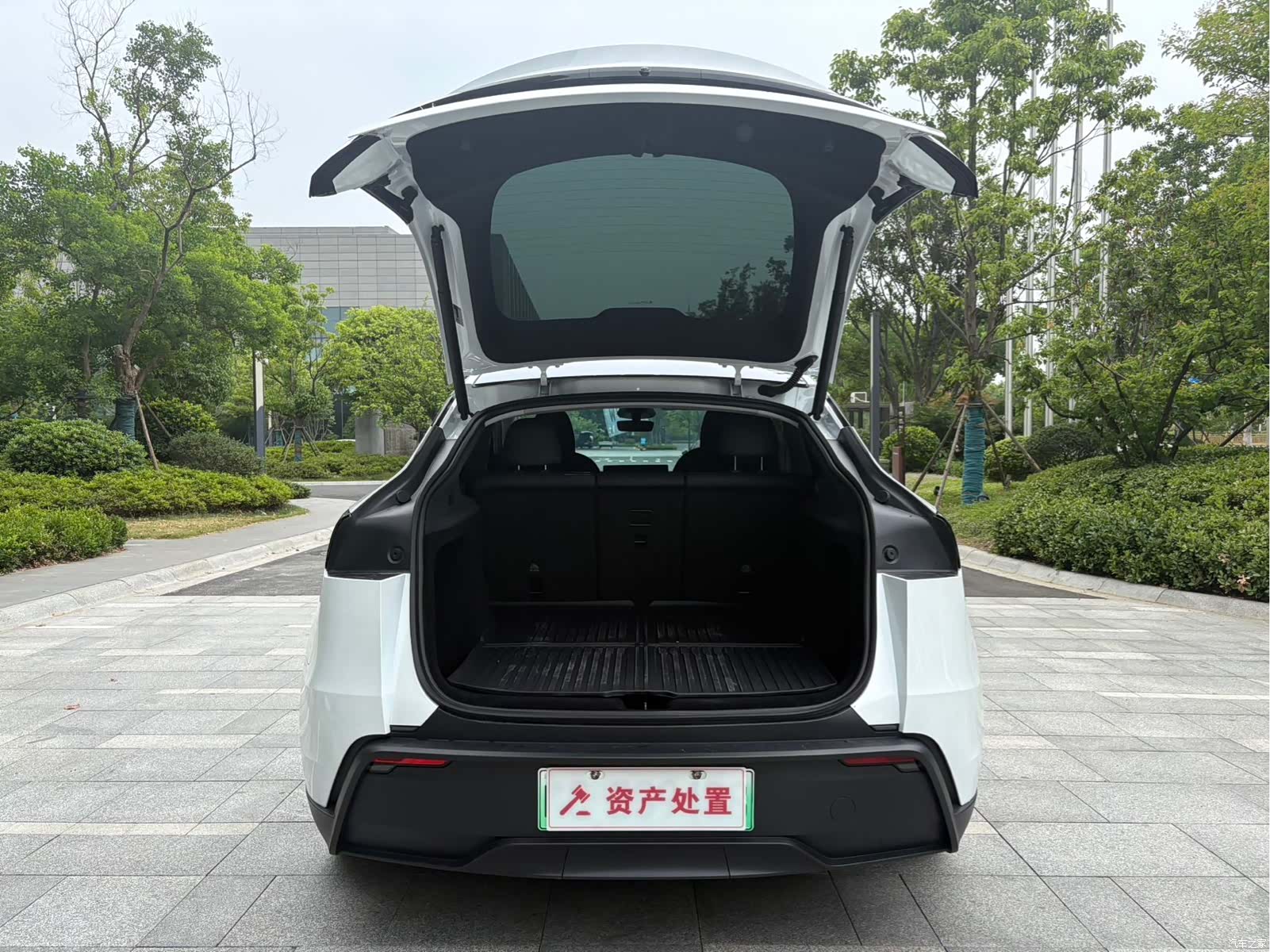 Tesla Model Y, 2025 10