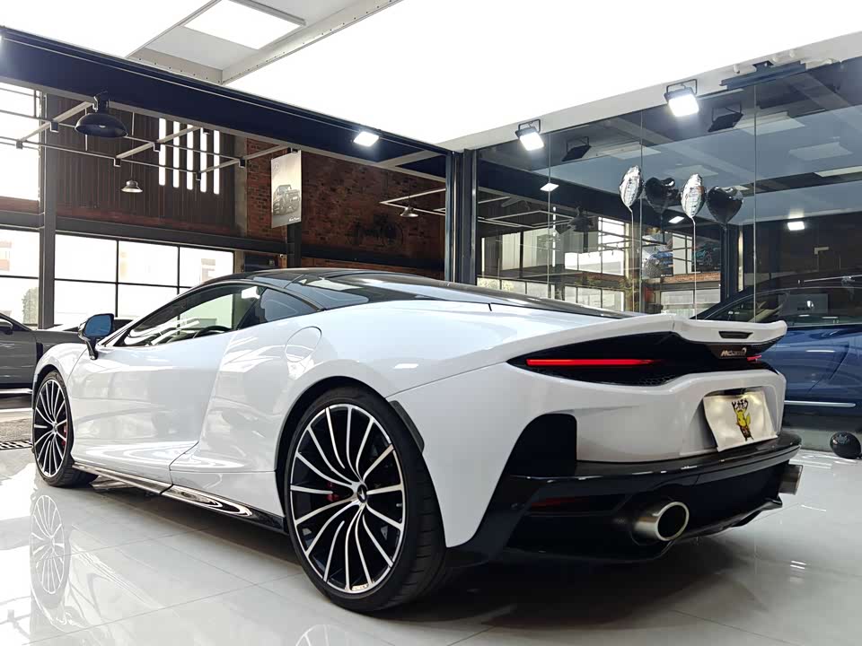 McLaren GT