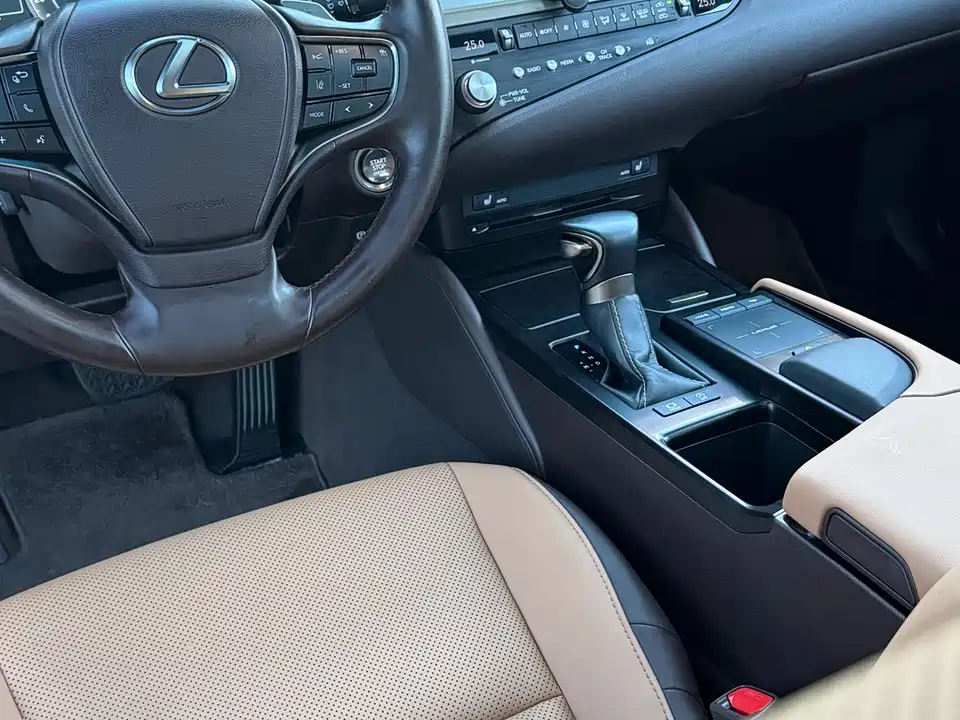 Lexus ES