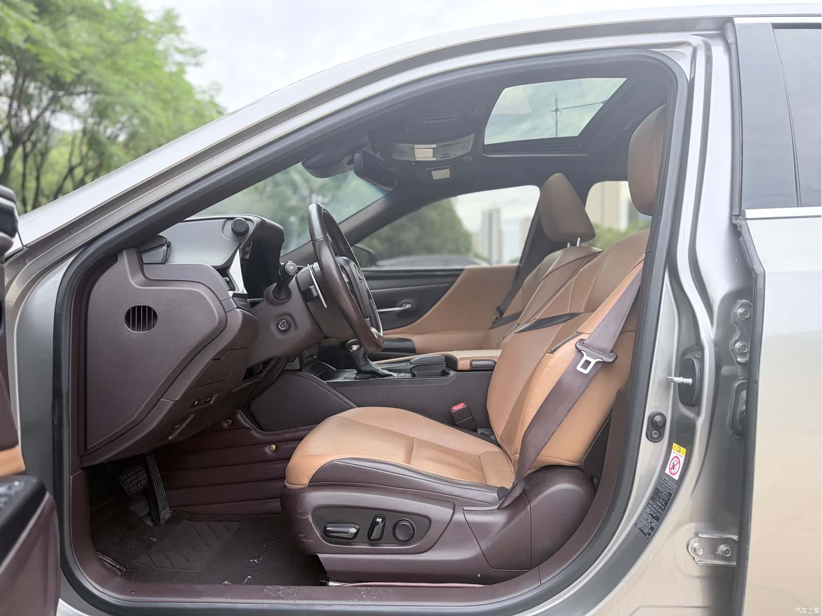 Lexus ES, 2019 9