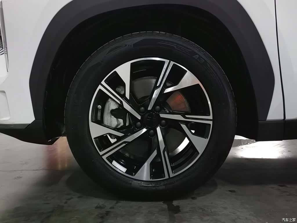 Geely Galaxy L7, 2024 17