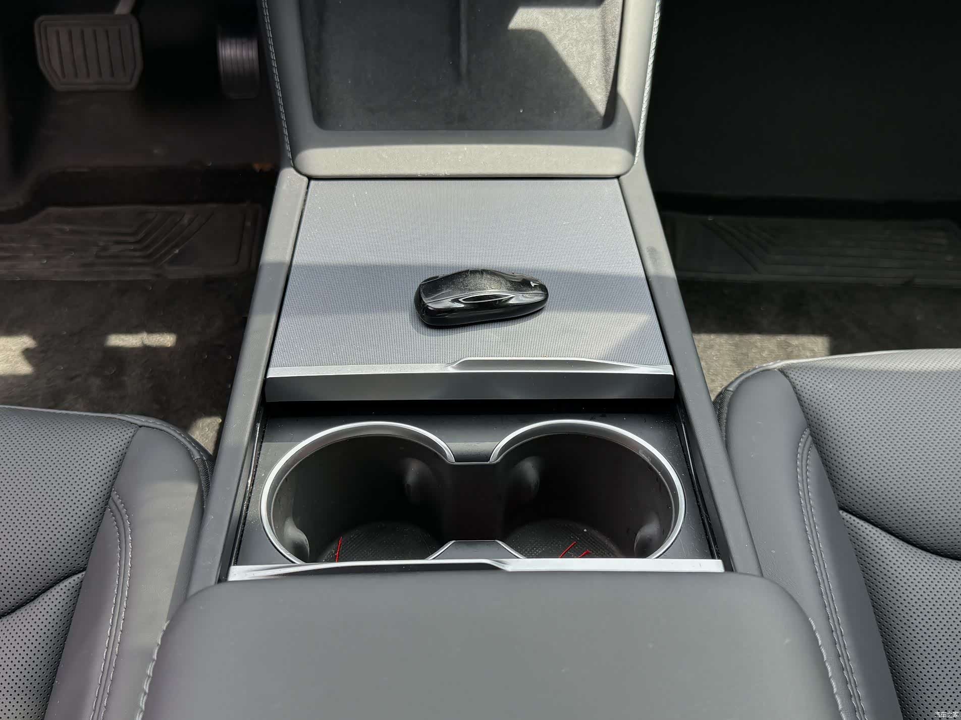 Tesla Model 3, 2025 11
