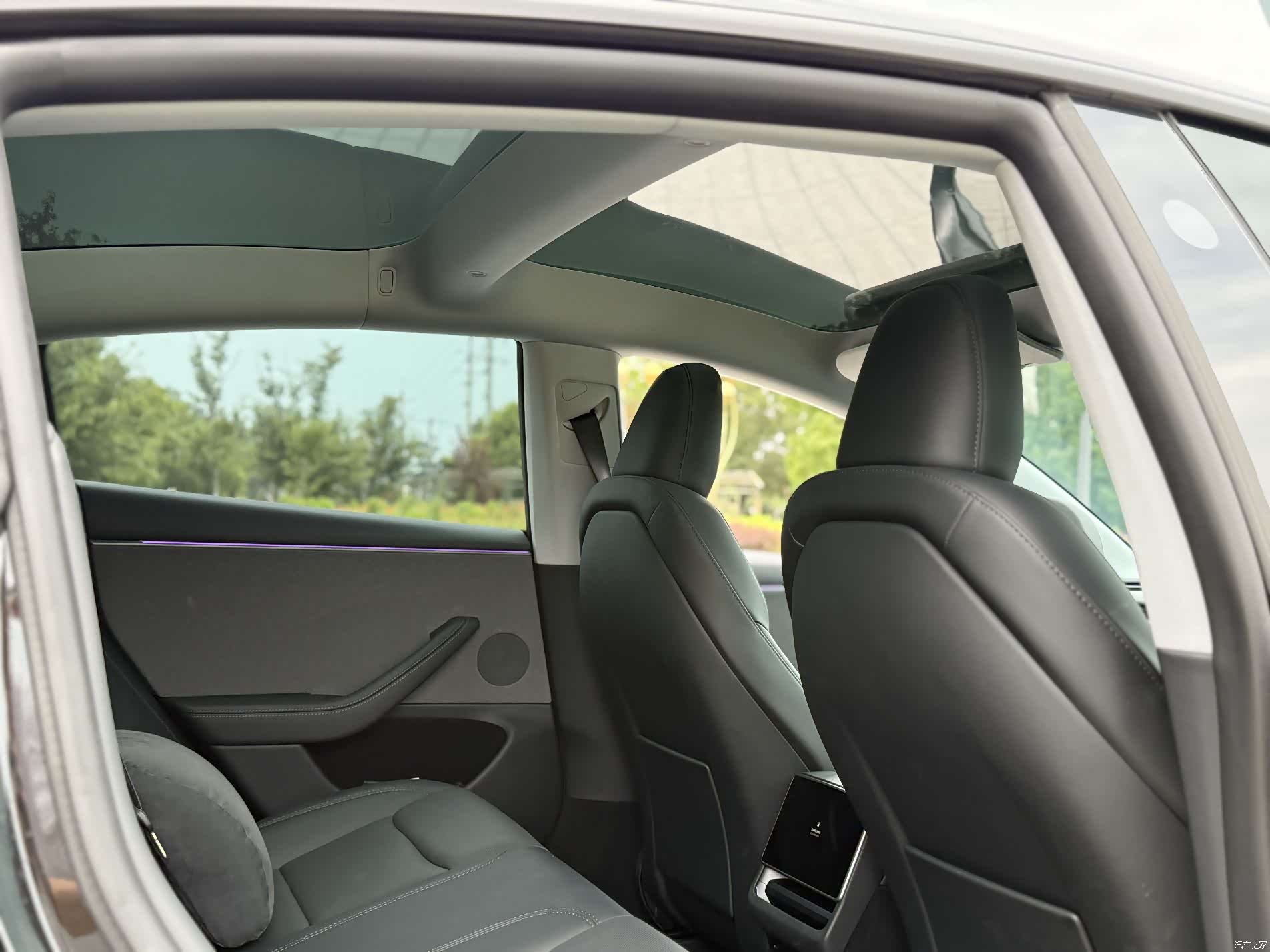 Tesla Model 3, 2025 19