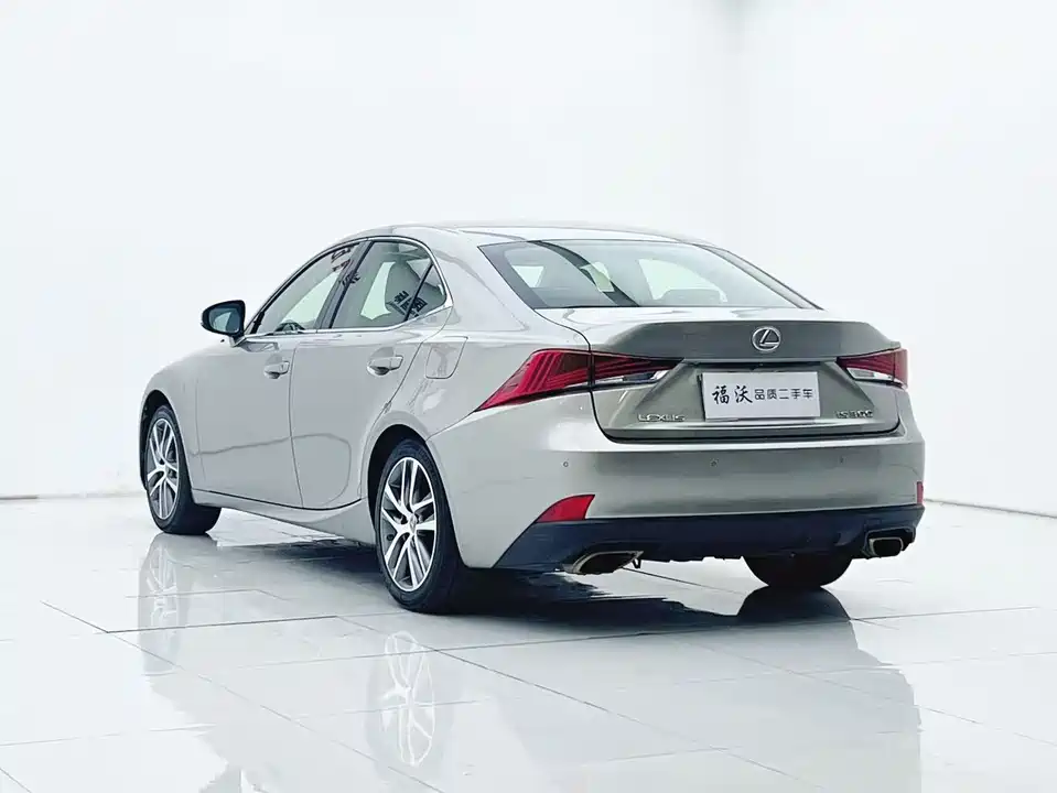 Lexus IS