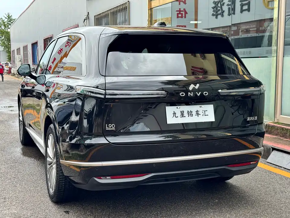 NIO L90