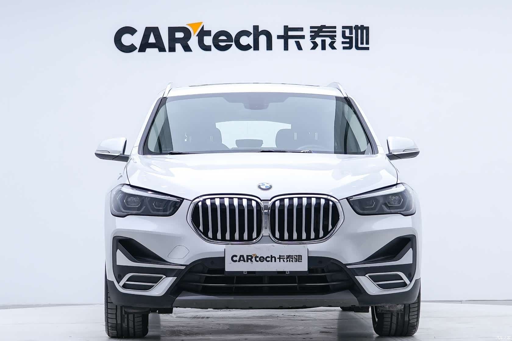 BMW X1, 2022 все фото