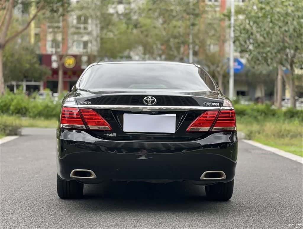 Toyota Crown, 2012 8