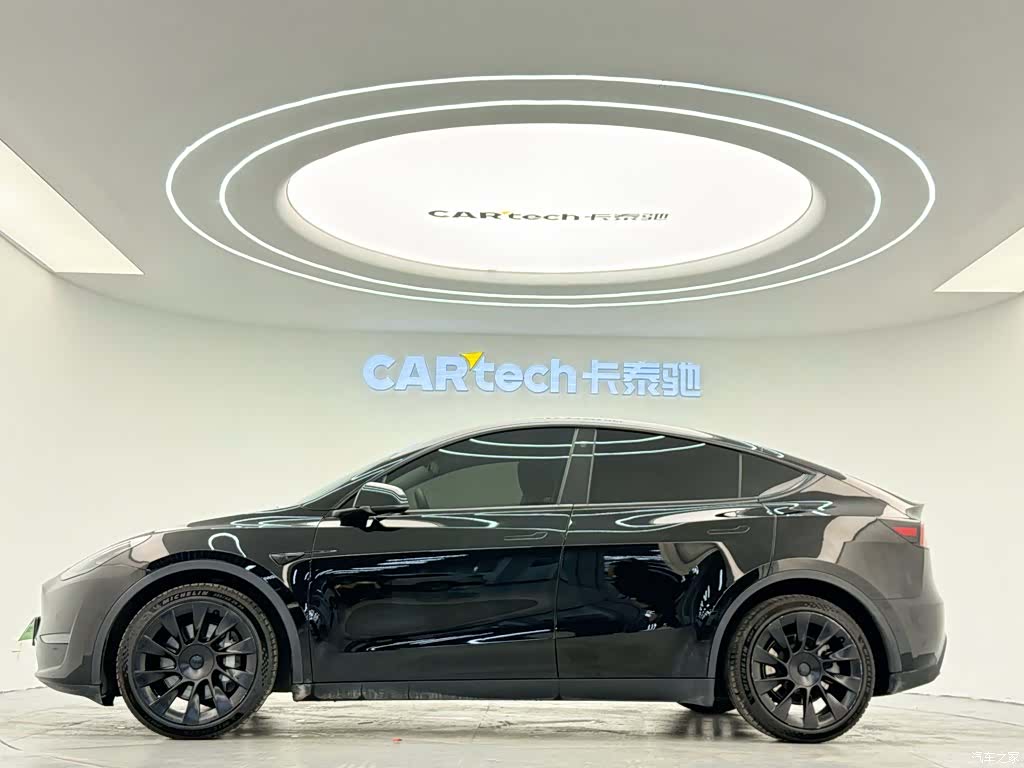 Tesla Model Y, 2021 3