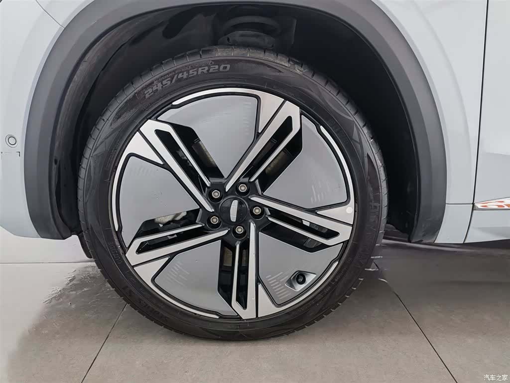 Geely Xingyue L, 2023 17
