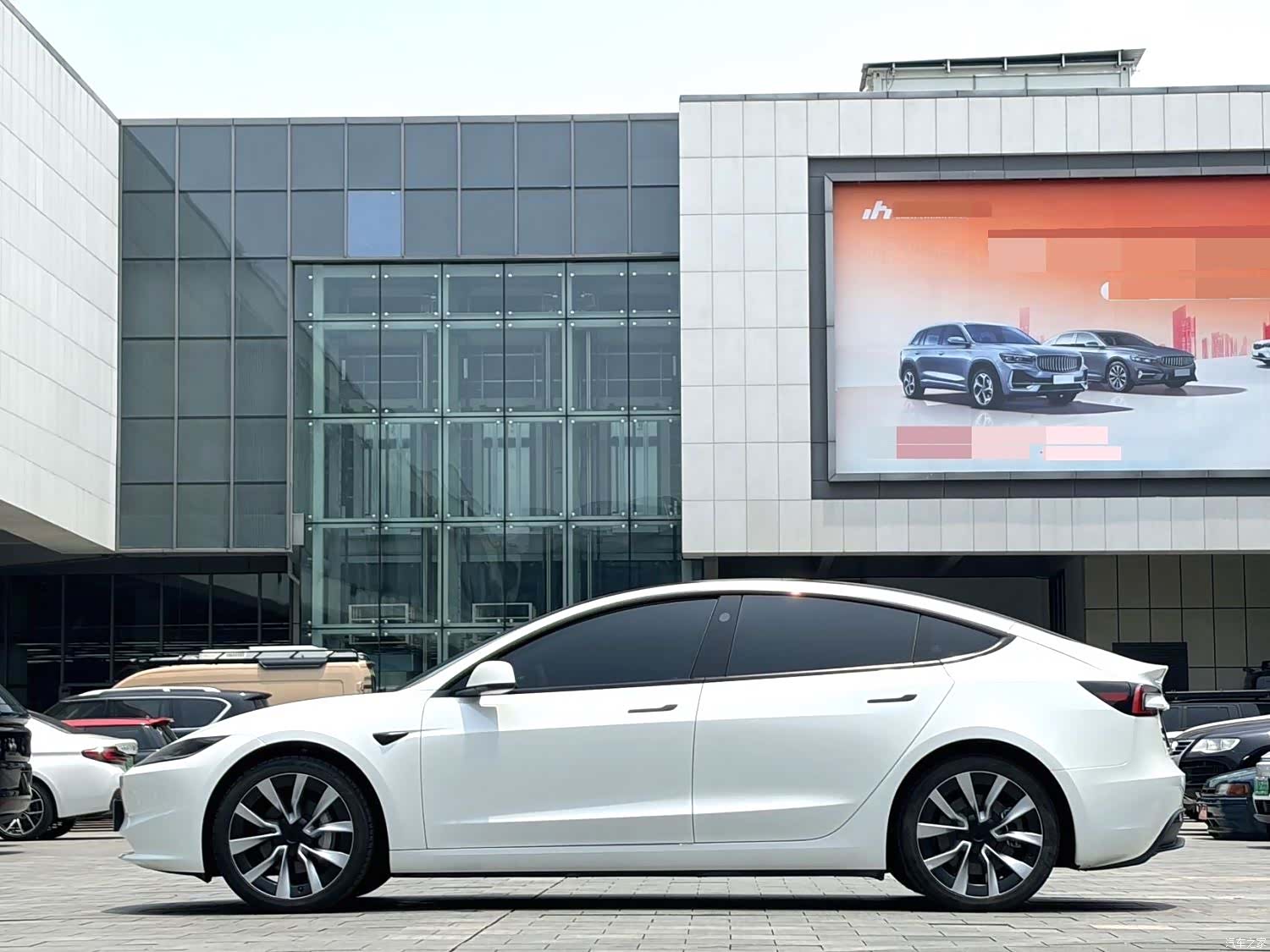 Tesla Model 3, 2025 8