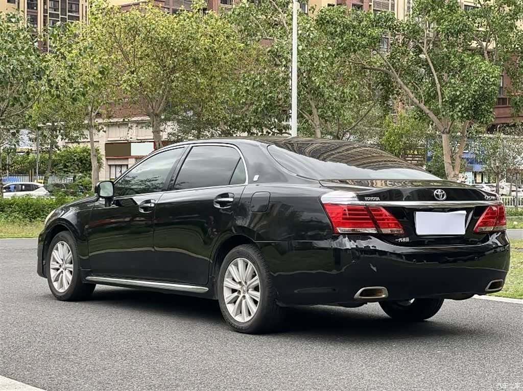Toyota Crown, 2012 7