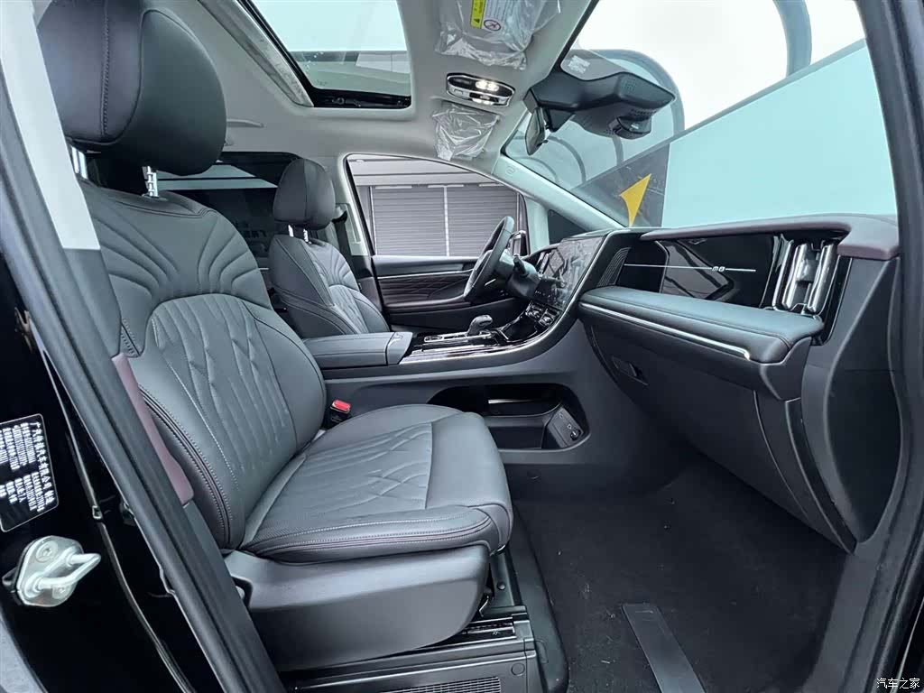 Trumpchi M8, 2025 11