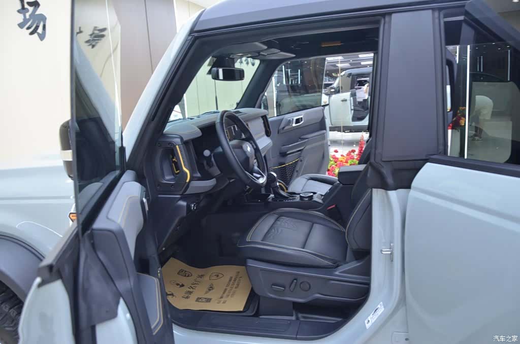 Ford Bronco, 2026 4