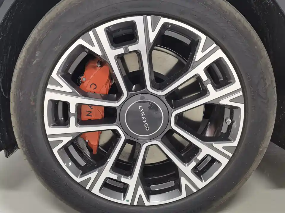 Lynk & Co 900