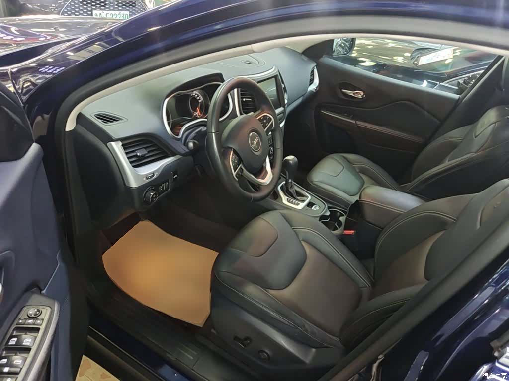 Jeep Cherokee, 2017 16