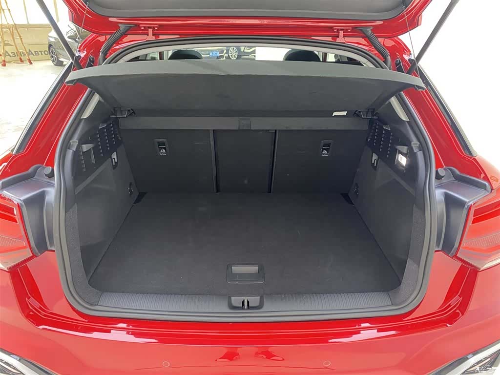 Audi Q2L, 2023 20