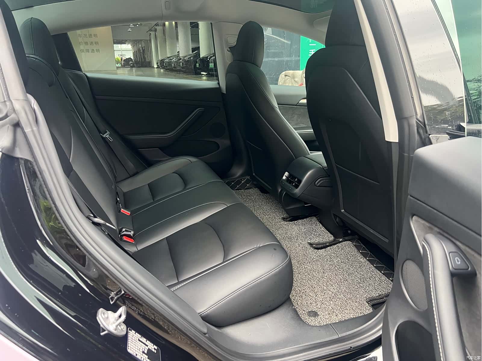 Tesla Model 3, 2022 9