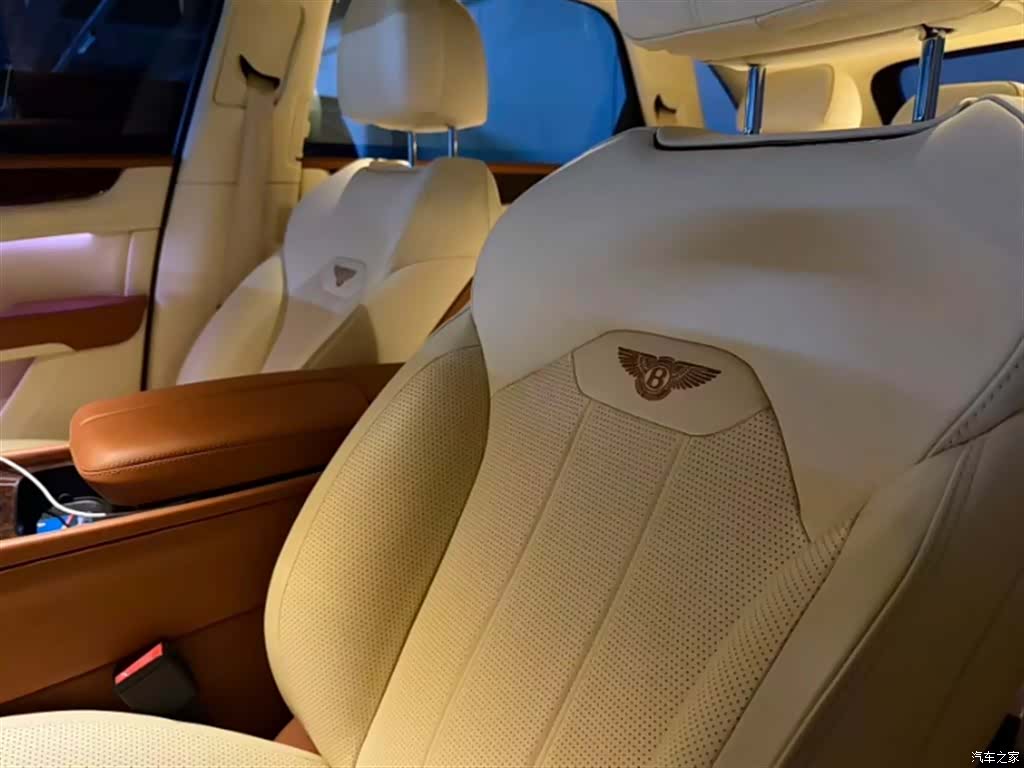 Bentley Bentayga, 2021 6