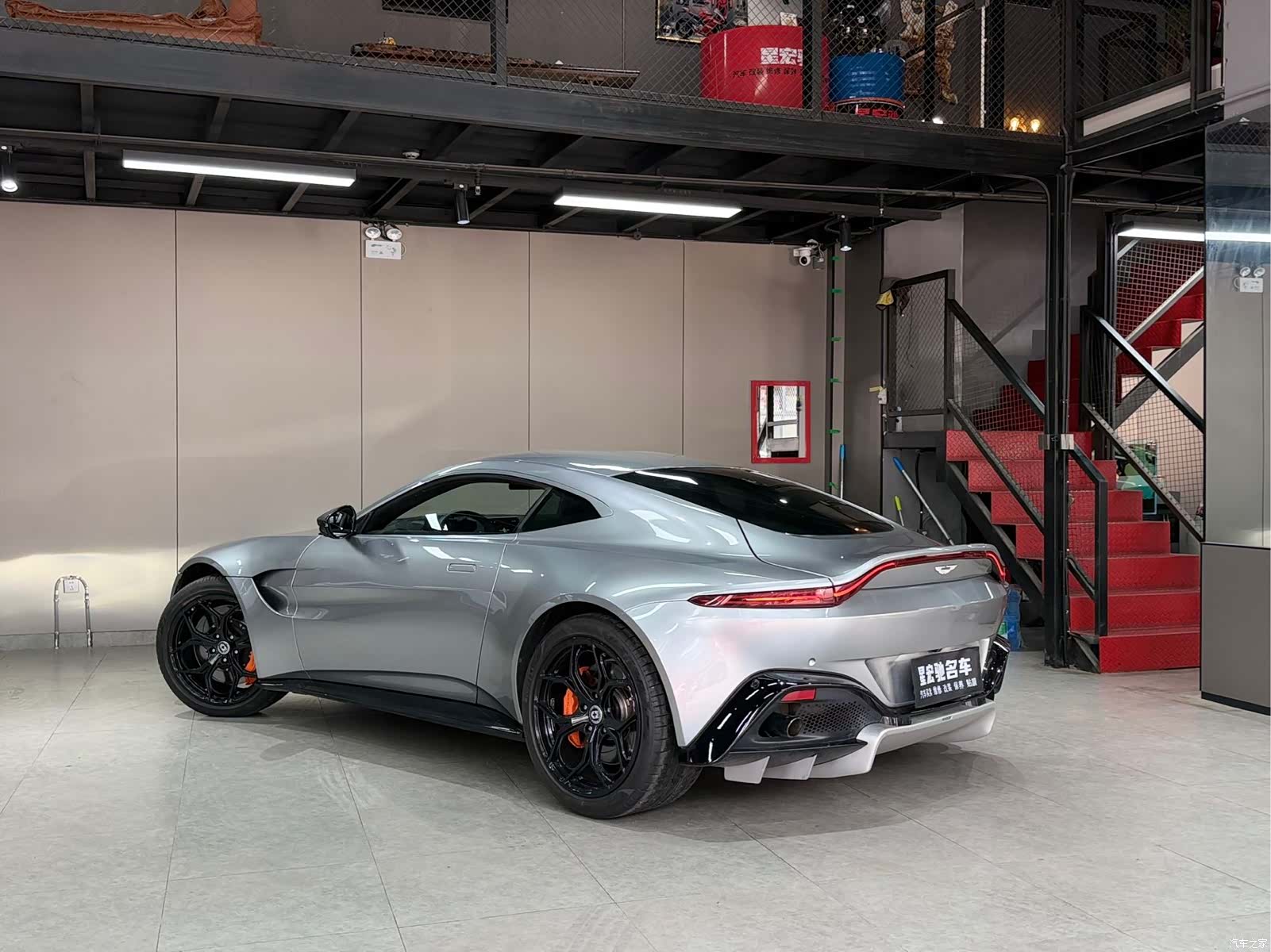 Aston Martin Vantage, 2019 все фото