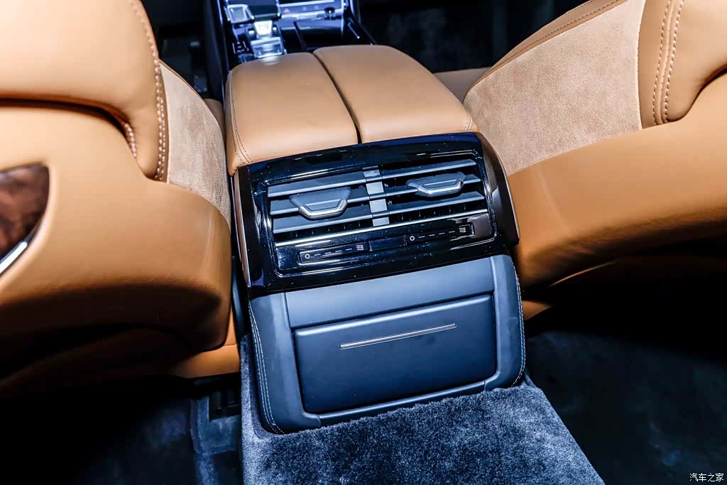 Audi A8L, 2022 24