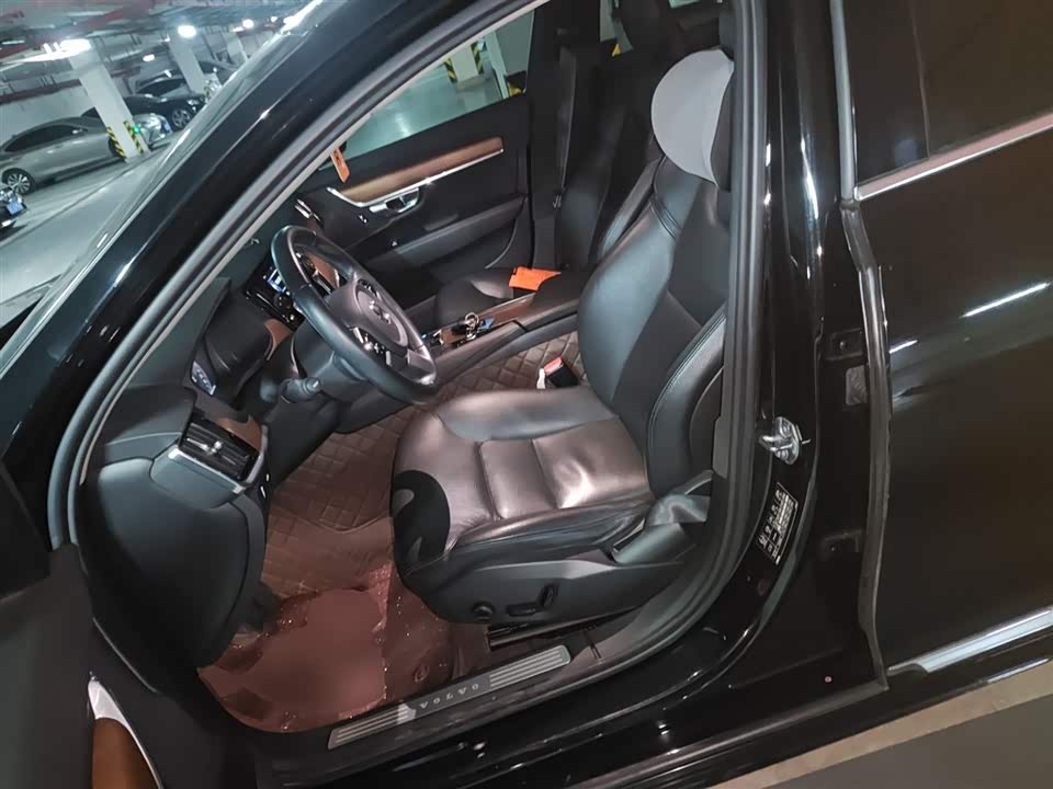 Volvo S90