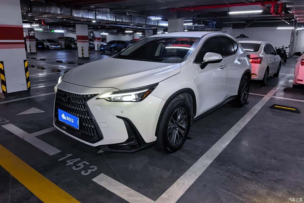 Lexus NX, 2022 1