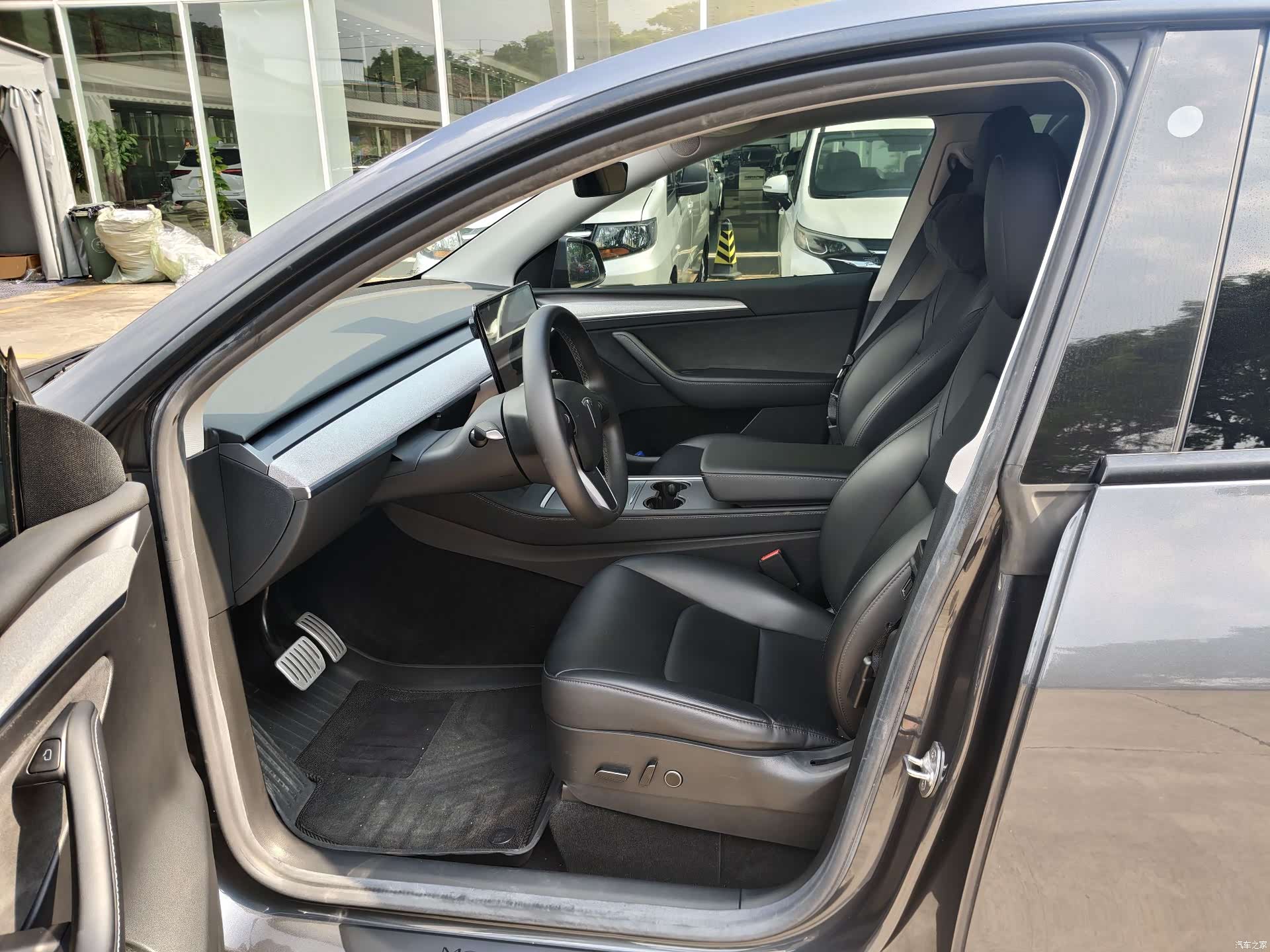 Tesla Model Y, 2023 7