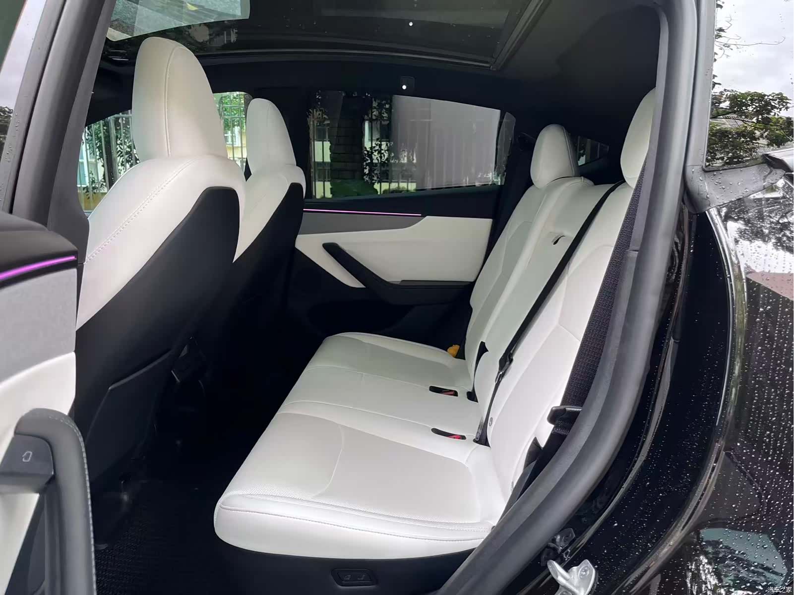 Tesla Model Y, 2026 12