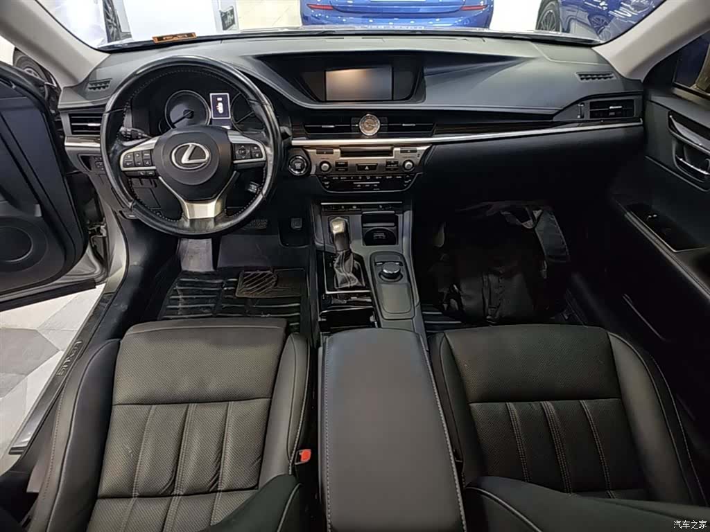Lexus ES, 2017 10