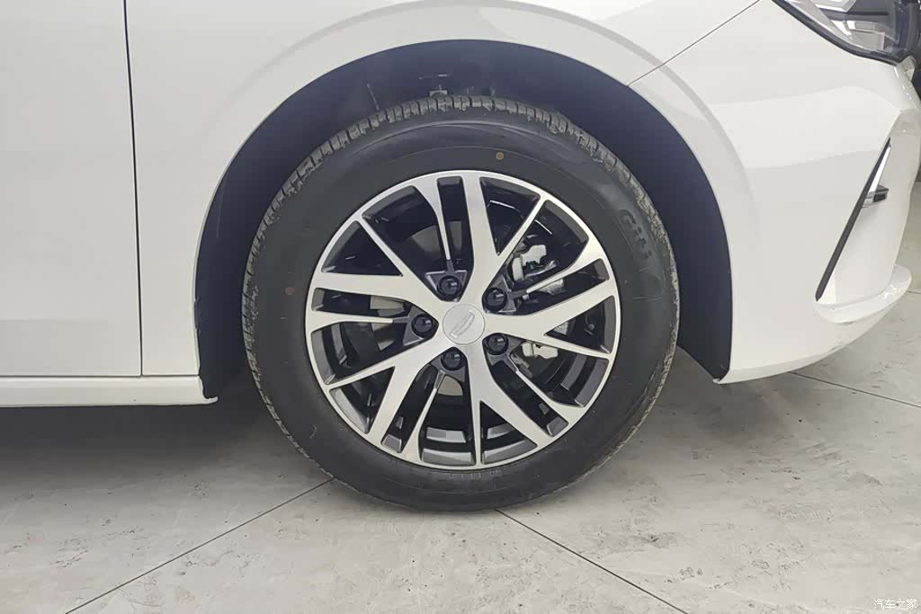 Geely Emgrand, 2026 6