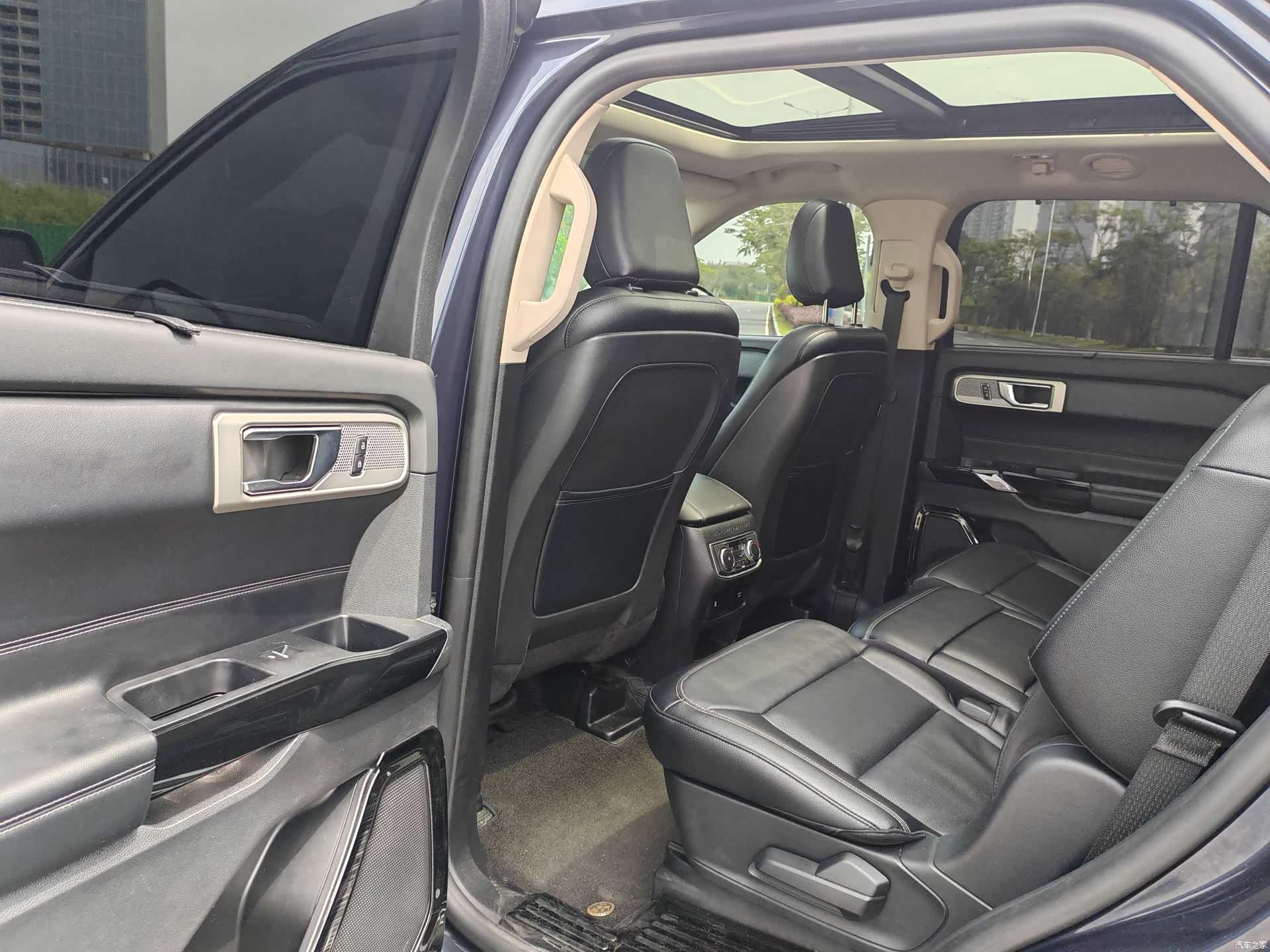 Ford Explorer, 2022 все фото