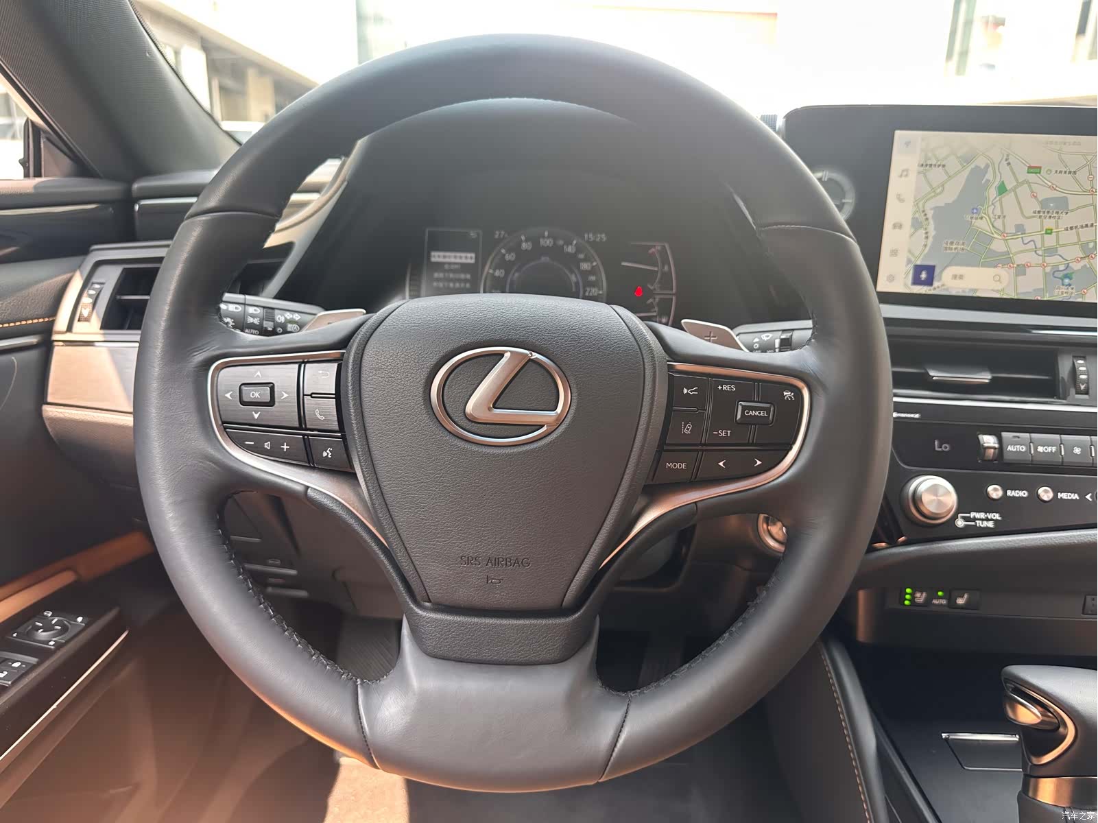 Lexus ES, 2023 16
