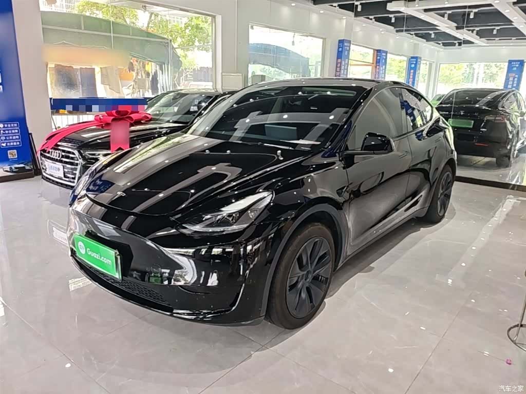 Tesla Model Y, 2023 1