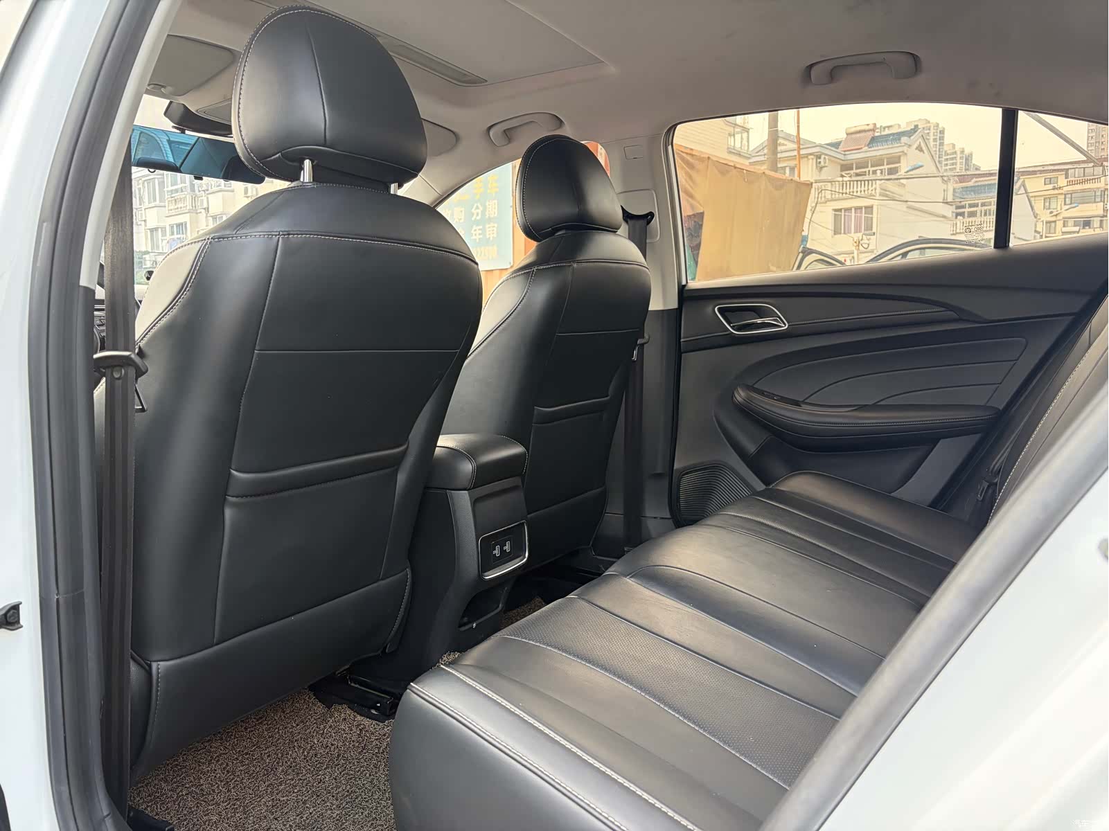 Roewe i5, 2021 8